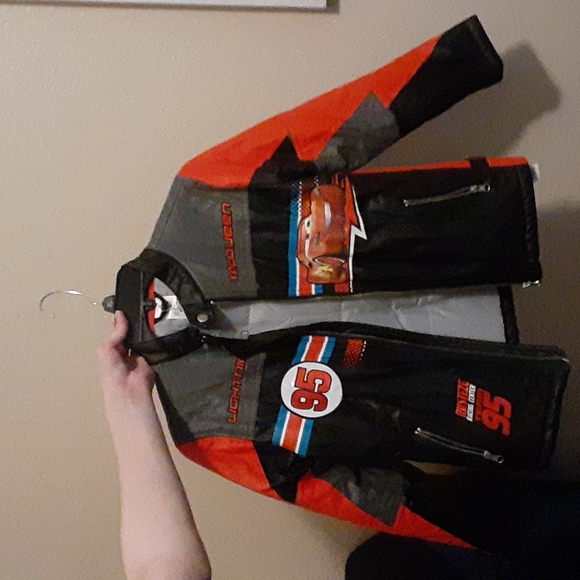 Clothes - Picture 3 of 3